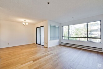 Building Photo - Beautiful and Spacious 1BR 1BA Condo in Pa...