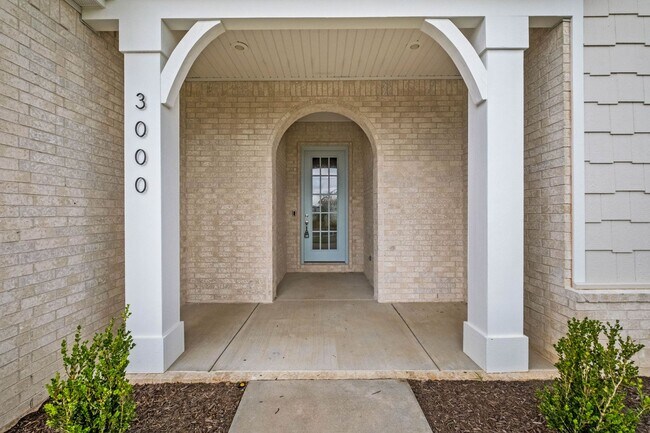 Building Photo - 3000 Courtyard St