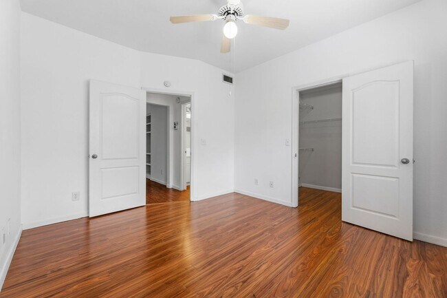 Building Photo - Amazing 1 bedroom, 1 bathroom Condo in Montevista!