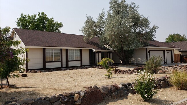 ONLY $2,550 PER MONTH FOR THIS SPACIOUS RANCH STYLE HOME - 2056 SQ FT / 3BDRM/2BATH/3GARAGE ON O... - ONLY $2,550 PER MONTH FOR THIS SPACIOUS RANCH STYLE HOME -  2056 SQ FT / 3BDRM/2BATH/3GARAGE ON O...