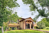 Building Photo - Huge 5 bedroom Home in Scenic Setting