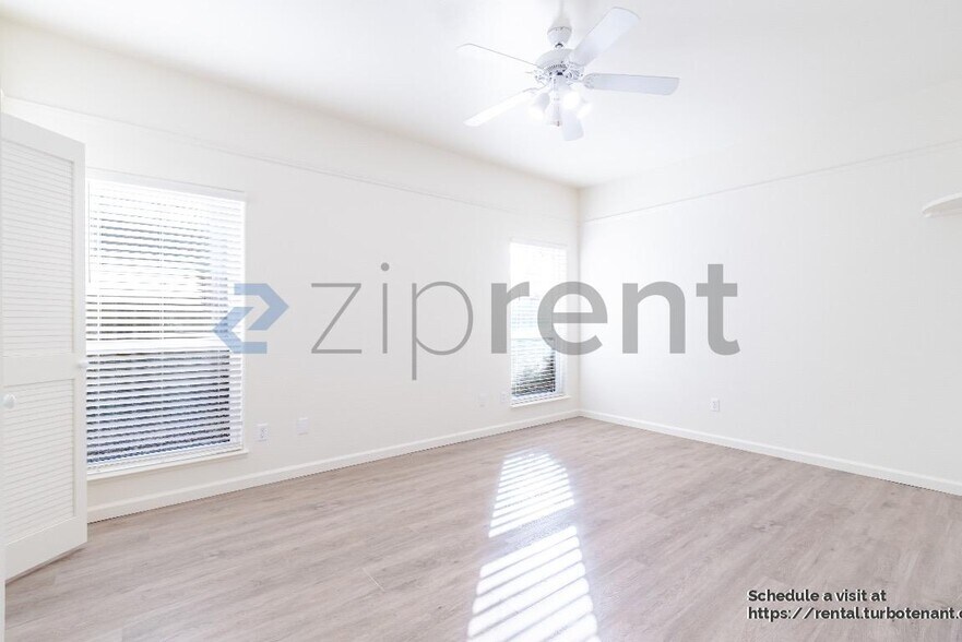 Building Photo - 2703 Albany Ave