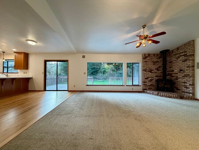 Building Photo - 4036 Campton Rd