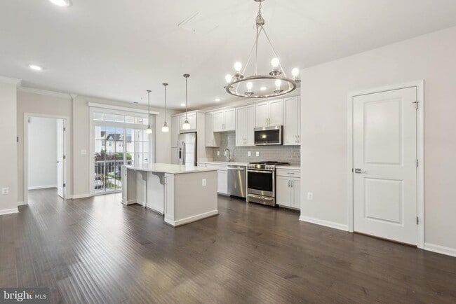 Building Photo - 23235 Milltown Knoll Square