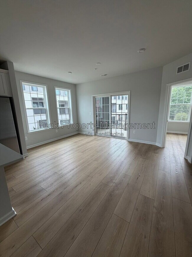 Building Photo - 227 Brattice Dr