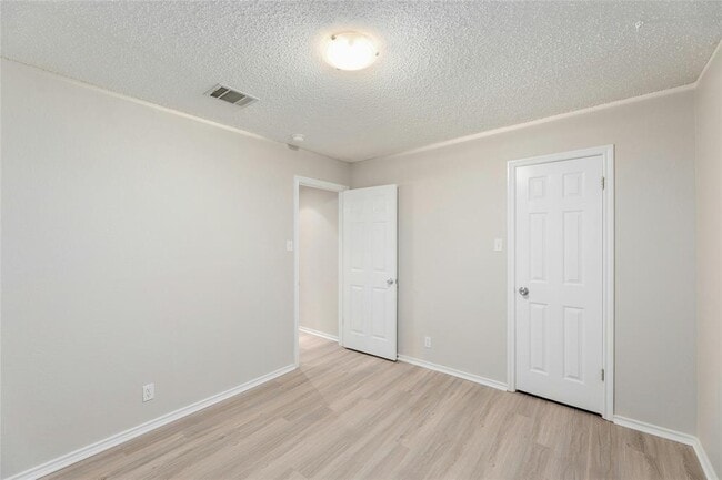 Building Photo - 8129 Hawick Dr