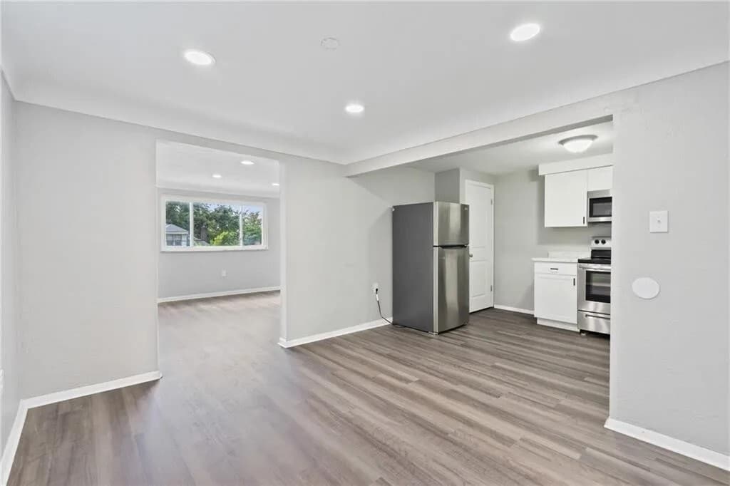 Building Photo - 2703 Woodstock Ave