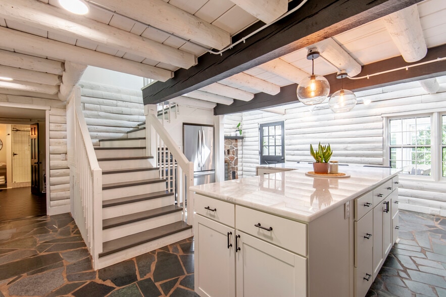 Building Photo - 1644 Dudley Mountain Rd