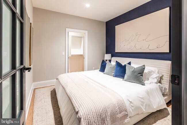 Building Photo - 200 S Broad St