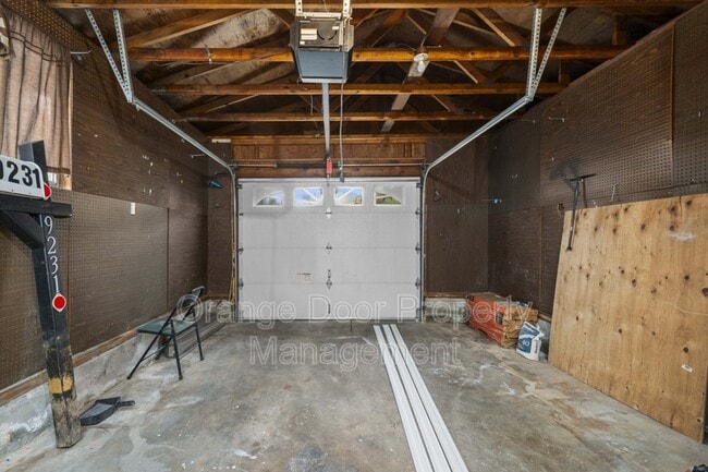 Building Photo - 9231 S K St