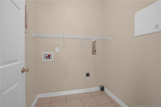 Building Photo - 3BD 2Bath Condo