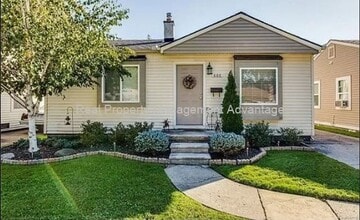 Building Photo - Mid-Century Style with Modern Comforts, Cl...