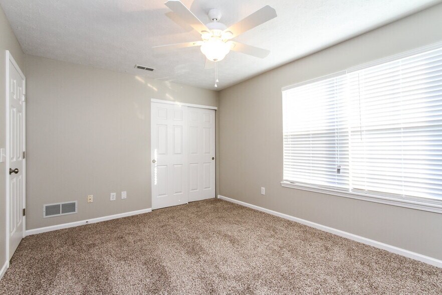Building Photo - 8339 Glen Highlands Dr