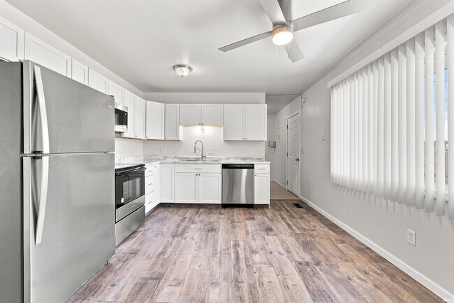 Building Photo - 7123 Strawberry Dr