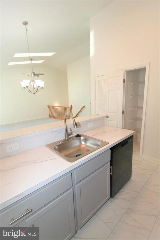 Building Photo - 14225 Jib St