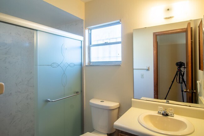 Building Photo - Move-In Ready 3-Bedroom, 2-Bathroom Rental...