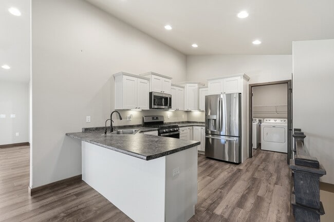 Building Photo - 720 Creekside Dr