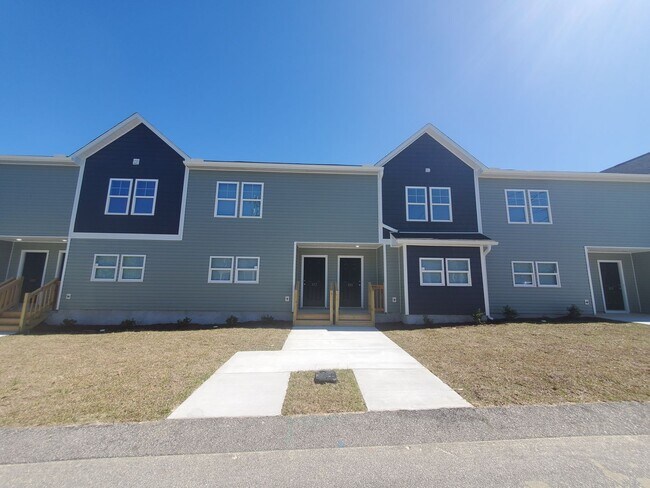Building Photo - NEW TOWNHOME BUIKT MARCH 2023!