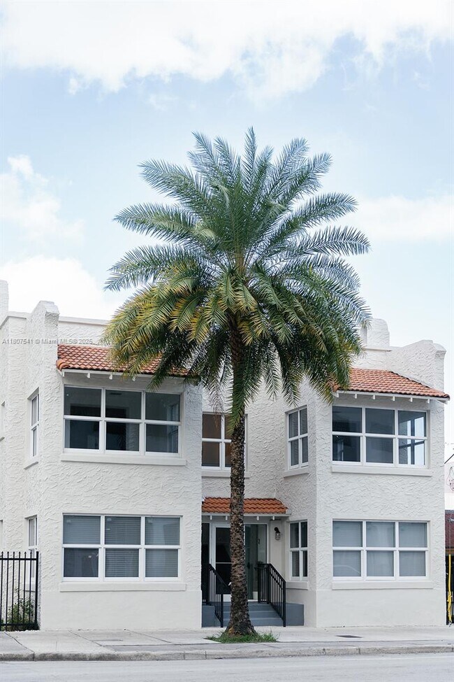 Building Photo - 403 SW 12th Ave