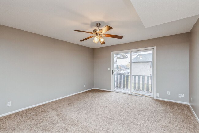 Building Photo - UPDATED CONDO!! 2 Bedroom, 1 Bathroom Condo In Ankeny