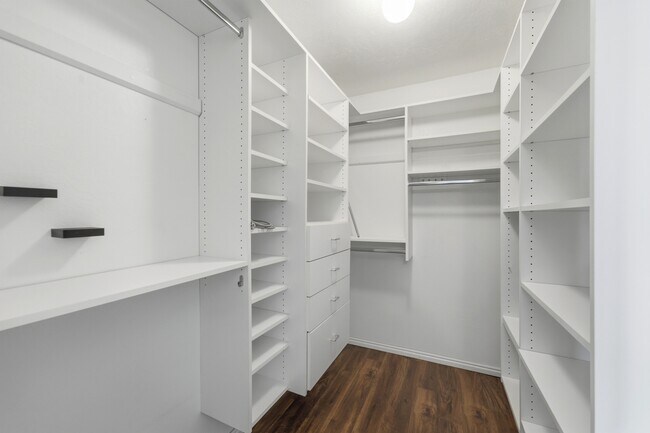 Building Photo - 12 E 500 S