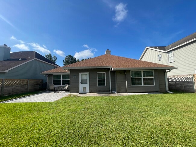 Building Photo - 1902 Mistral Ln E
