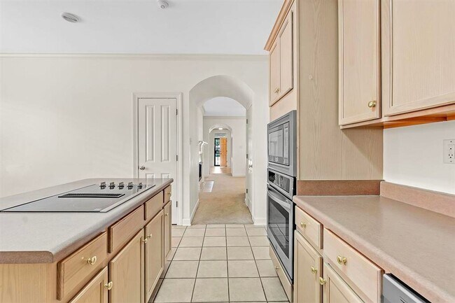 Building Photo - 7520 Crystal Lake Dr