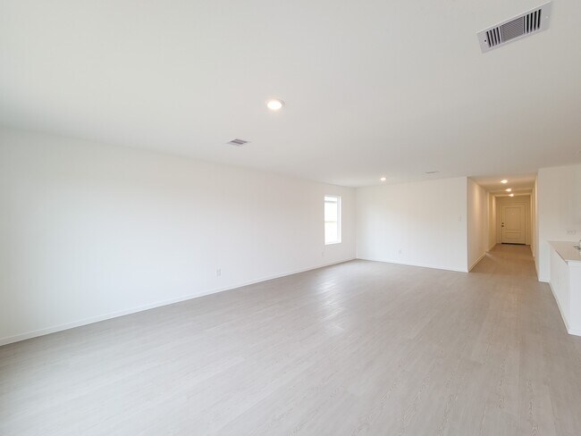 Building Photo - 15675 Plum Brk Dr