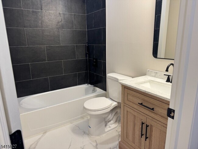 Building Photo - 188 Heckel St