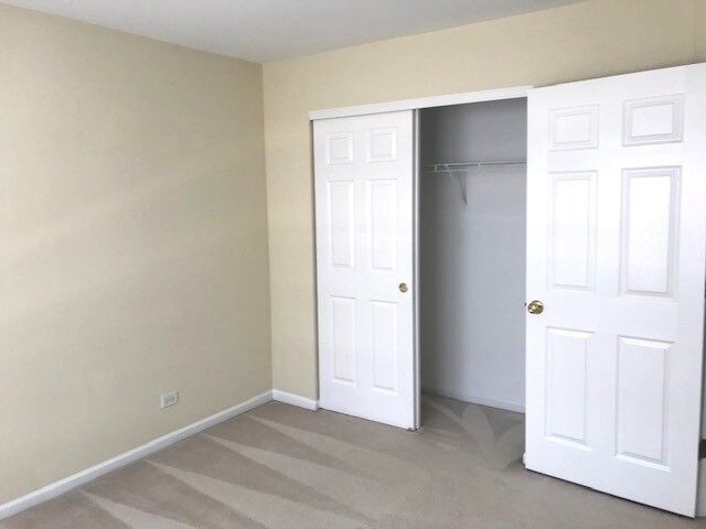 Building Photo - 2440 Oneida Ln