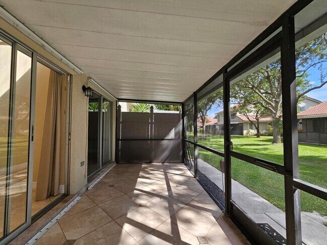 Building Photo - 7526 Pinewalk Dr S