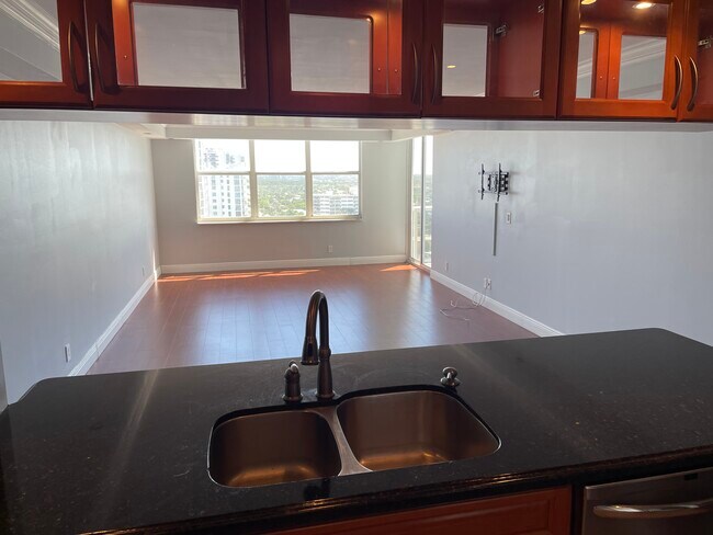 Building Photo - 3015 N Ocean Blvd