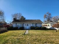 Building Photo - N. 24th Ave 2 bedroom House w/DOUBLE GARAGE!