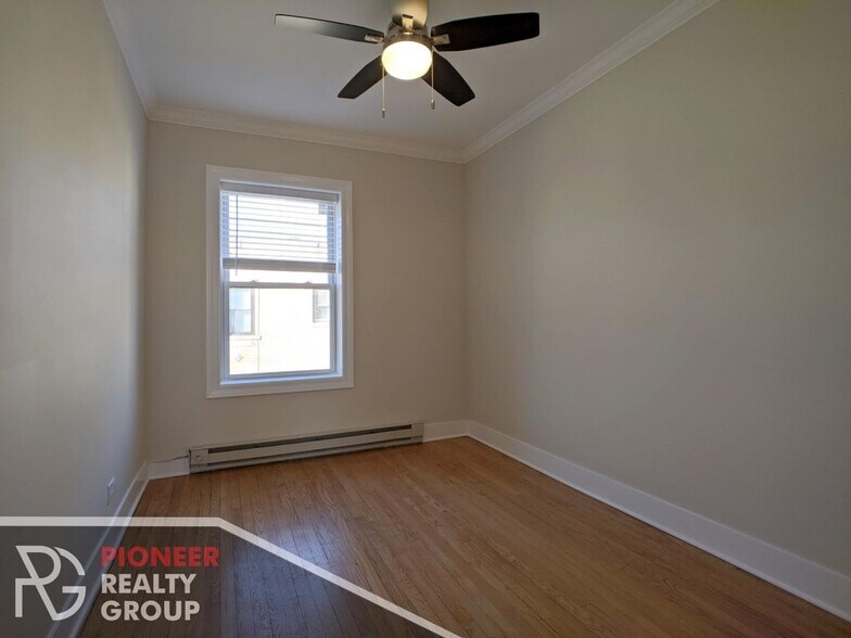 Building Photo - 3815 N Greenview Ave