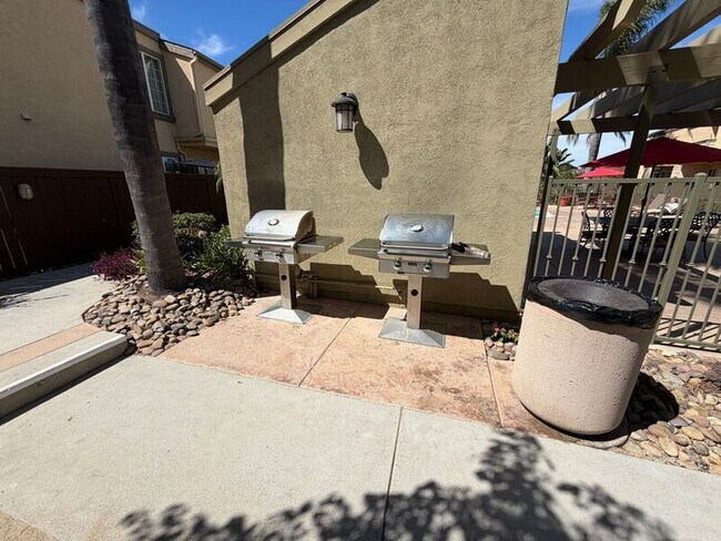 Building Photo - 5402 Balboa Arms Dr