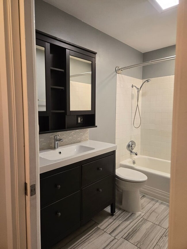 Building Photo - Spacious Single-Story 3 Bed / 2 Bath Home in Federal Way