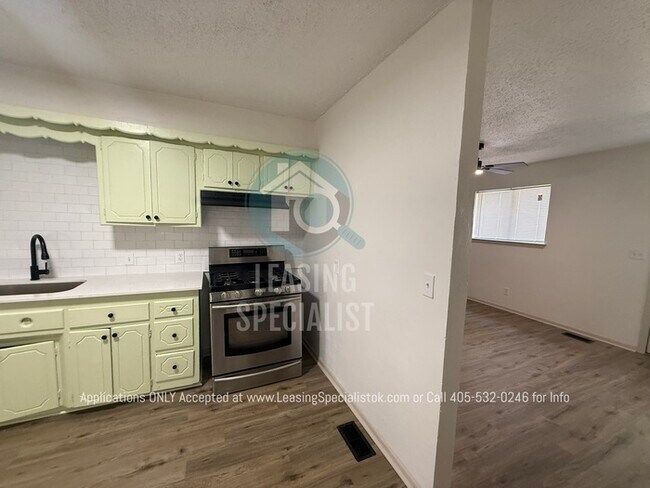 Building Photo - Charming South East OKC Home AVAILABLE FOR IMMEDIATE MOVE IN!