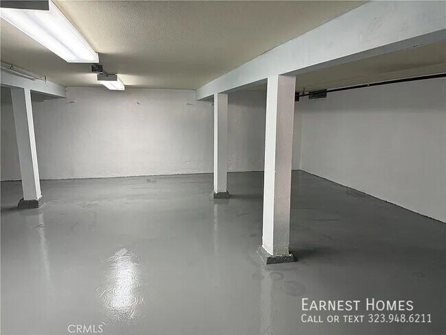 Building Photo - 15175 Magnolia Blvd