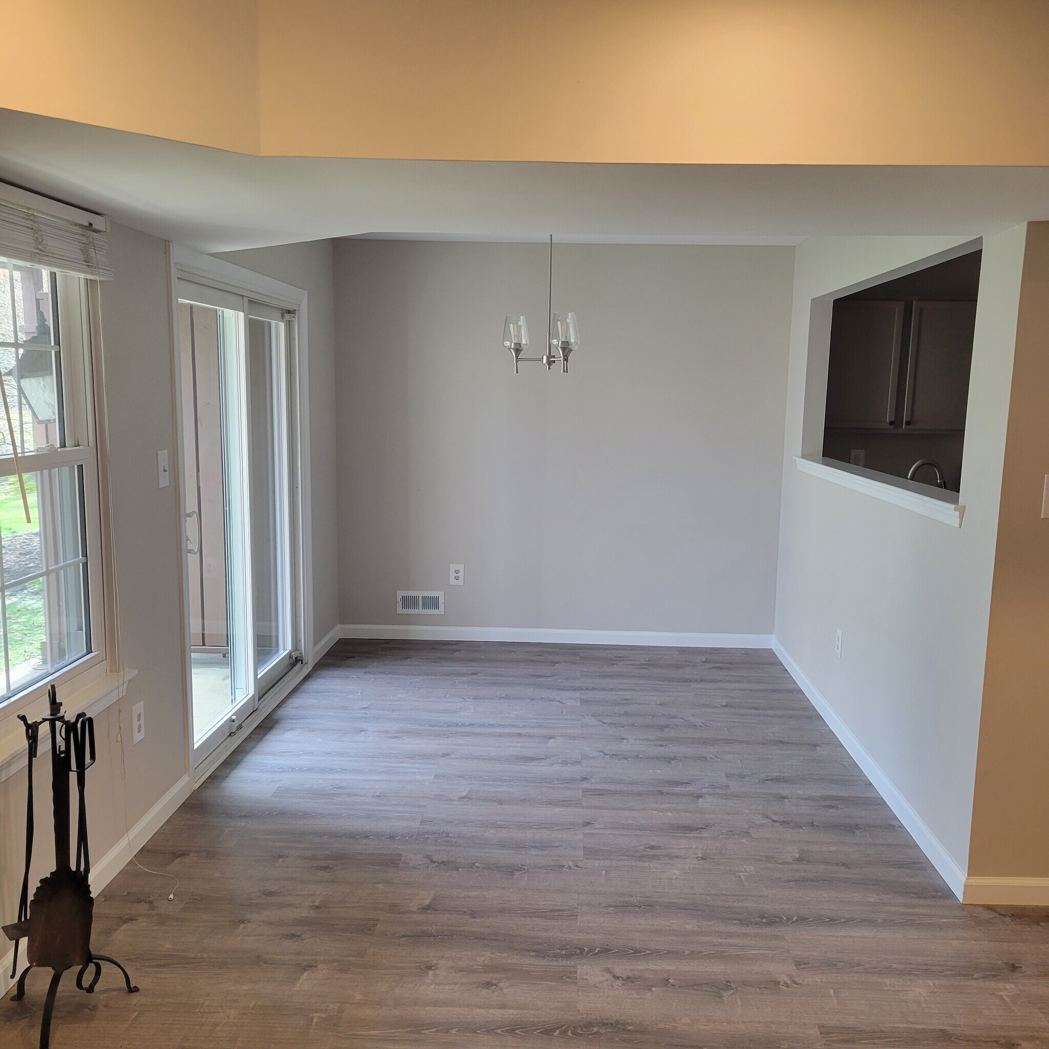 Building Photo - 84 Woodlake Dr