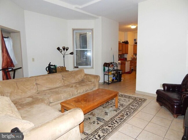 Building Photo - 1621 W Diamond St