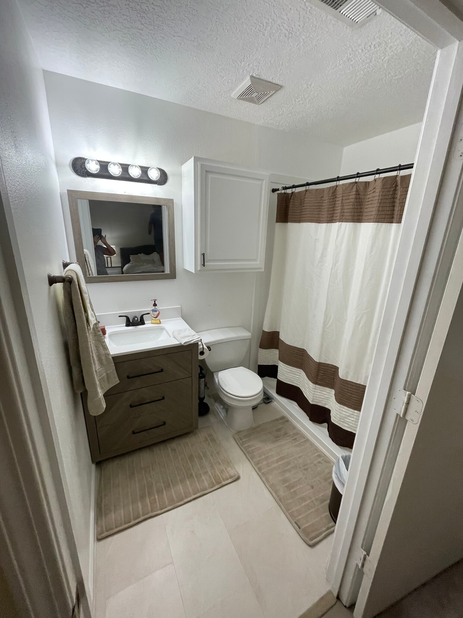 Building Photo - 10605 Pueblo Plz NW