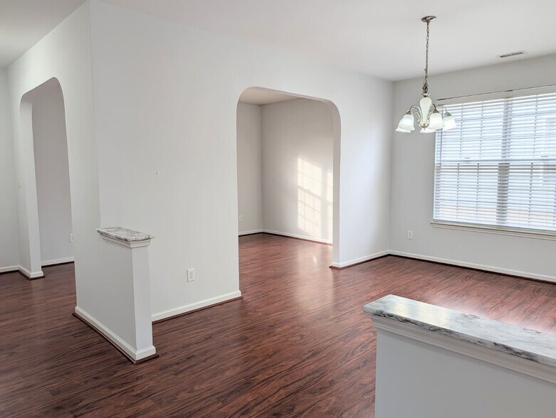 Building Photo - 172 Chandler Springs Dr