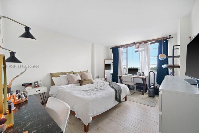 Building Photo - 3301 NE 5th Ave