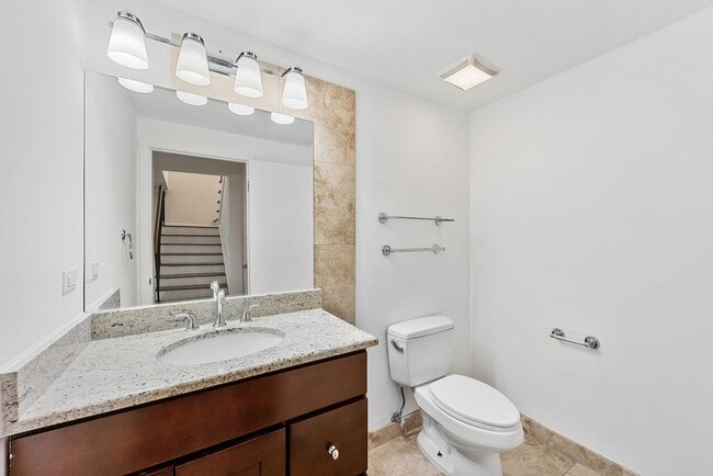 Building Photo - Modern 3-Bed Townhome in Hoffman Estates –...