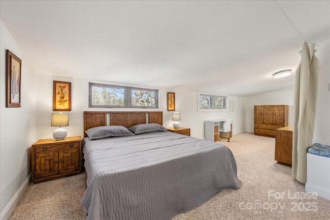 Building Photo - 5712 Oak Dr