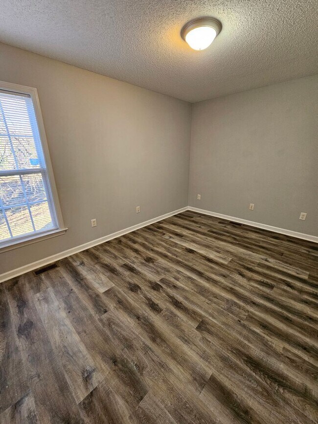 Building Photo - 3 BR in High Point!