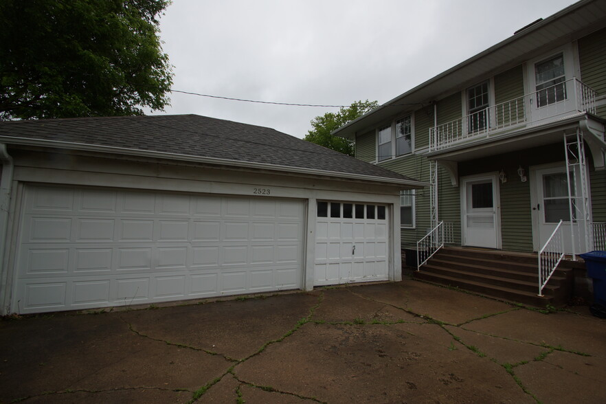 Building Photo - 2523 1/2 LeClaire St