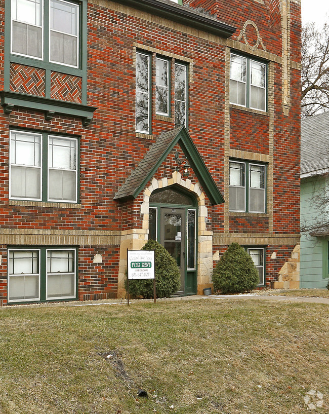 Building Photo - Grand Avenue Apartments