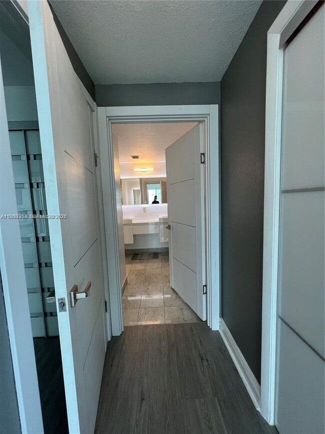 Building Photo - 500 NE 29th St