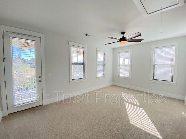 Building Photo - 225 Scholar Way